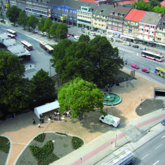 Blick auf Wandsbek Markt mit Puvogel-Brunnen - Fotos-Schmiede