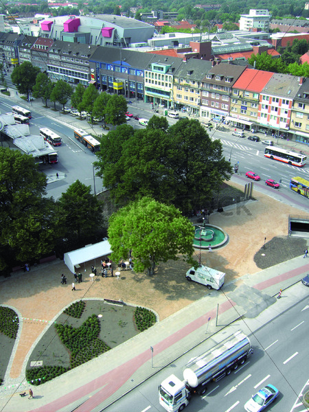 Blick auf Wandsbek Markt mit Puvogel-Brunnen - Fotos-Schmiede