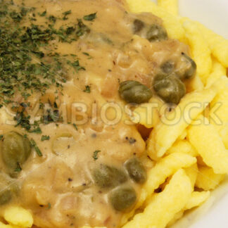 Eierspätzle mit Kapern-Senf-Sauce Detail - Fotos-Schmiede