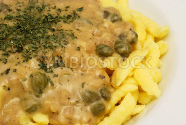 Eierspätzle mit Kapern-Senf-Sauce Detail - Fotos-Schmiede