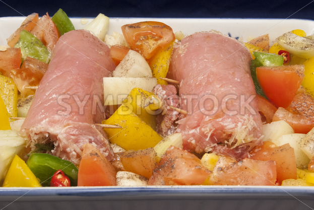 Gerollte Schweinekoteletts mit Ofengemüse in der Auflaufform - Fotos-Schmiede