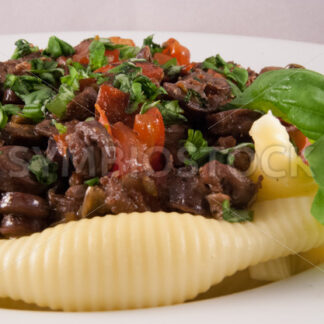 Hähnchenherzen mit Tomaten und Conchiglioni Detail - Fotos-Schmiede