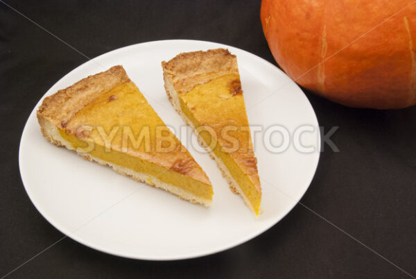 Pikanter Kürbiskuchen an Halloween Aufsicht - Fotos-Schmiede