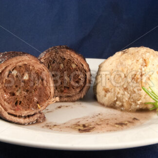 Rouladen mit Speckknödel Frontal - Fotos-Schmiede