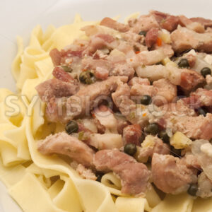Schweinegeschnetzeltes in Sahne-Sauce mit Bandnudeln Detail - Fotos-Schmiede