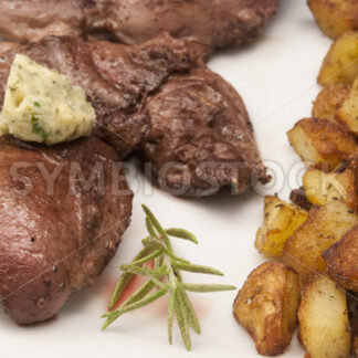 Schweineherzsteak mit Rosmarinkartoffeln Detail - Fotos-Schmiede