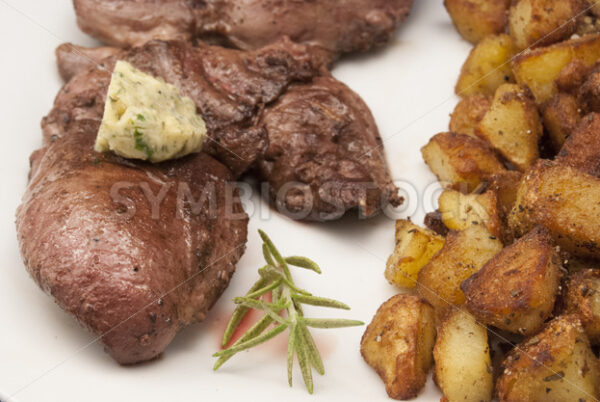 Schweineherzsteak mit Rosmarinkartoffeln Detail - Fotos-Schmiede