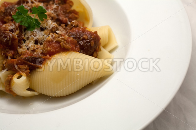 Conchiglioni mit Hackfleisch-Tomaten-Sauce Detail - Fotos-Schmiede