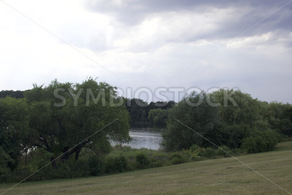 Aufziehende Wolken am Ostufer des Öjendorfer Sees - Fotos-Schmiede