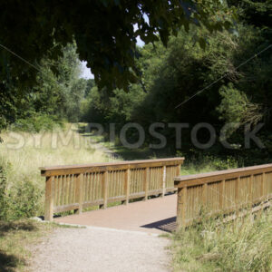 Holzbrücke an einem Spazierweg - Fotos-Schmiede