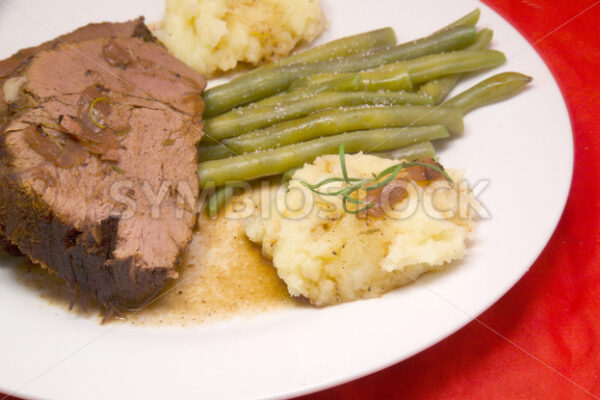 Pferdebraten mit Kartoffelstampf und Buschbohnen Detail - Fotos-Schmiede