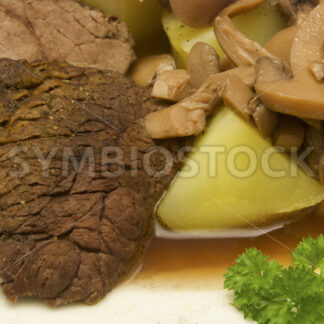 Pferdebraten mit Salzkartoffeln Detail - Fotos-Schmiede