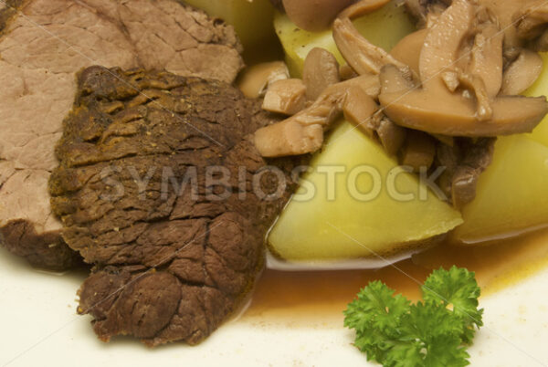 Pferdebraten mit Salzkartoffeln Detail - Fotos-Schmiede