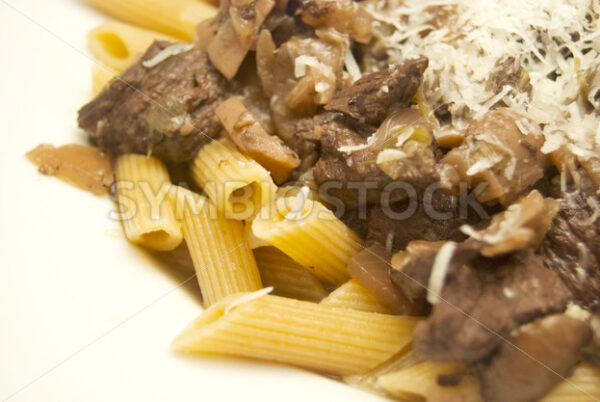 Pferdegulasch mit Penne Rigate Detail - Fotos-Schmiede