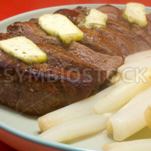 Pferderoastbeef mit weißem Spargel Detail - Fotos-Schmiede